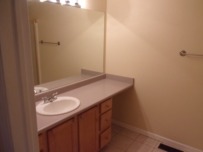 Building Photo - 105 Sunridge Ln