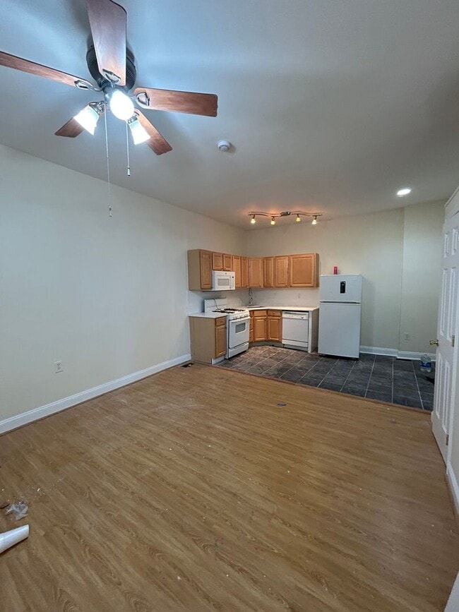 Building Photo - 423 Righter St