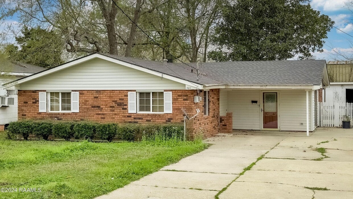 Primary Photo - 3 Bed 2 Bath House for Rent
