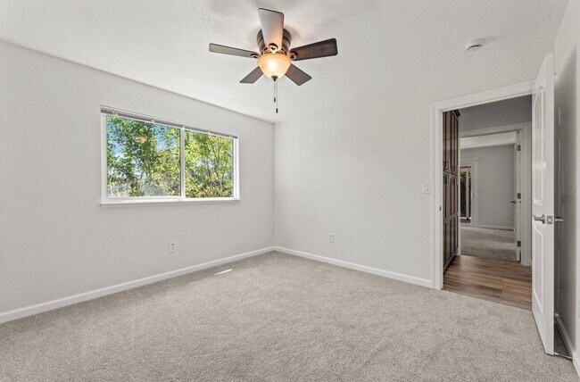 Foto del edificio - HALF OFF ONE MONTH RENT IF APPROVED AND MOVED IN BY 4/8