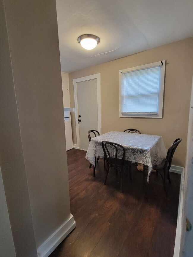 Foto del edificio - 1 Bedroom Single Family Home Available in June