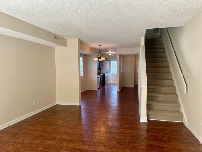 Foto del edificio - Awesome 2BR/2BA Townhouse near UNC with DO...