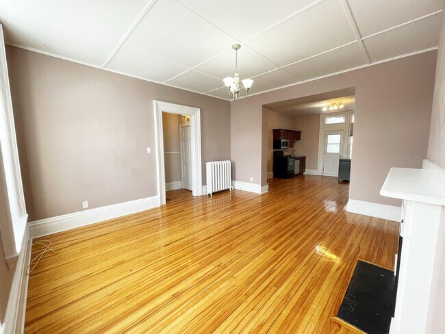 Building Photo - 121 Wright St