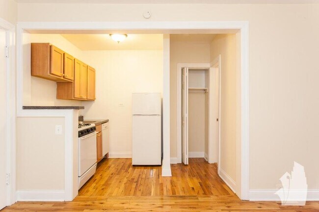 Foto del edificio - 1 bedroom in Chicago IL 60657