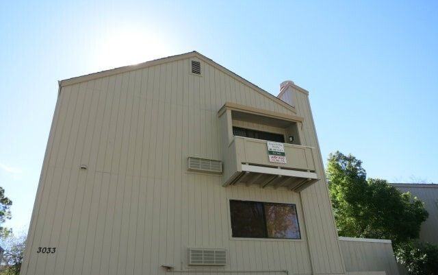 Foto del edificio - 3033 Kaiser Dr