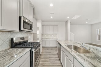 Building Photo - 835 Red Oak Dr
