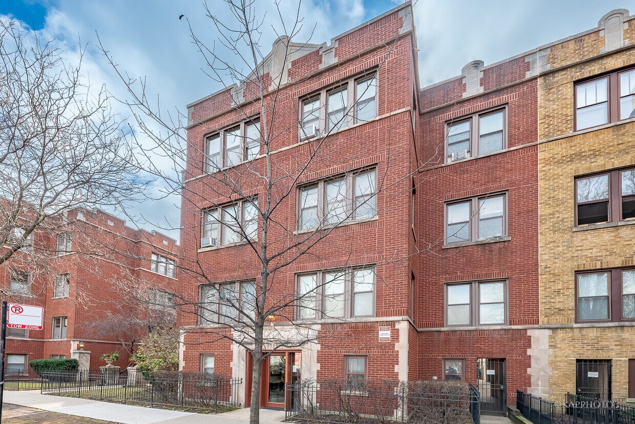 Foto principal - 1329 W Addison St