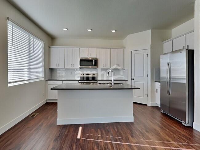 Building Photo - 3969 Ryedale Way