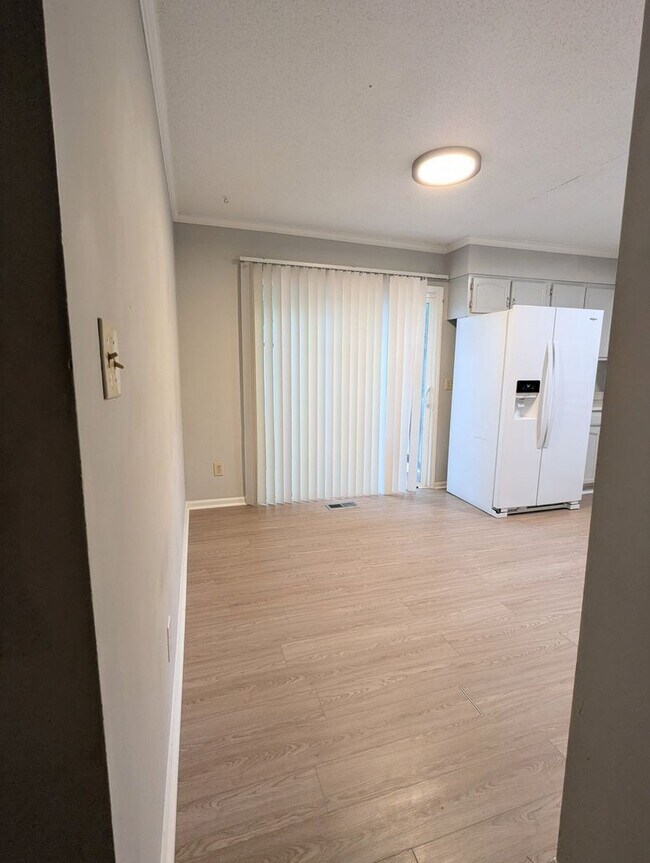 Building Photo - 2213 Stayman Cir