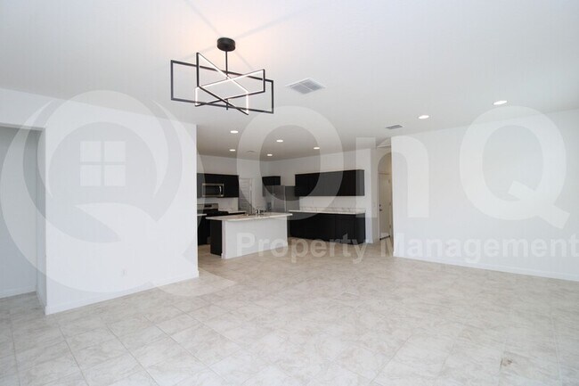 Building Photo - 40075 W Shaver Dr
