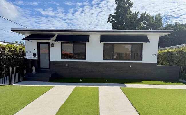 Building Photo - 1243 SW 30th Pl