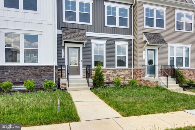 Building Photo - 2013 Twisted Oak Pl