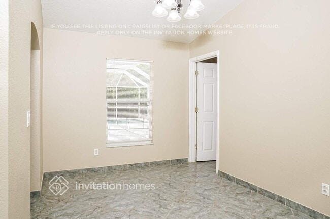 Building Photo - 3002 Alesio Ave