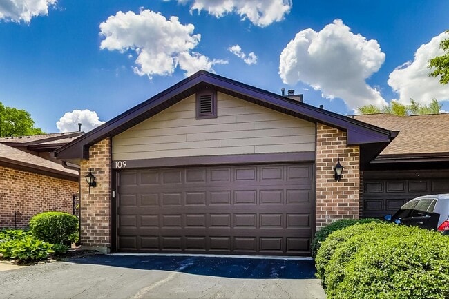 Building Photo - 109 Indian Trail Dr