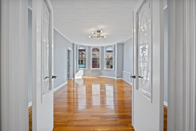 Building Photo - 2413 Palisade Ave