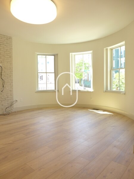 Building Photo - 85 Hillside St