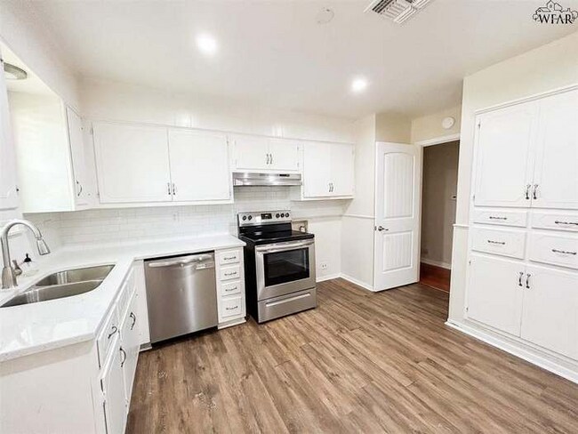 Foto del edificio - 1514 Christine Rd