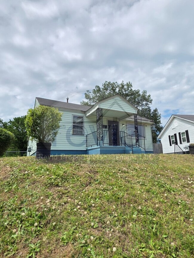 Building Photo - SECTION 8 ACCEPTED