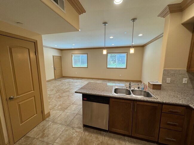 Punto de vista de la cocina - 17825 Devonshire St