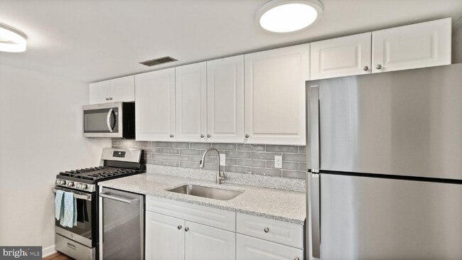 Building Photo - 527 N Armistead St