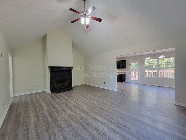 Foto del edificio - 120 Buddy Blvd