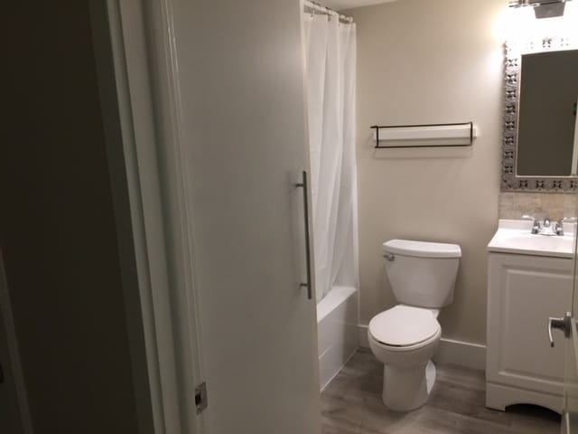 Baño limpio y eficiente - 101 Woodhaven Dr