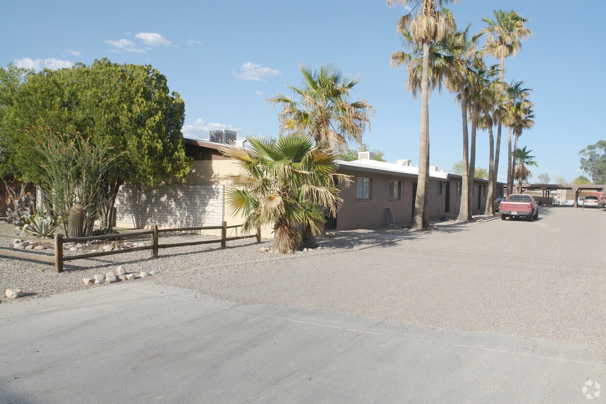 Building Photo - 2836-2844 N Los Altos Ave