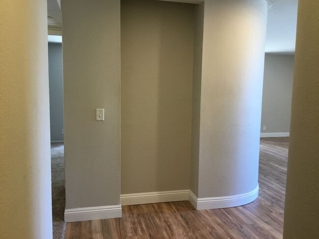 Building Photo - 2BR/2BA Condo with AC, Washer/Dryer in Uni...