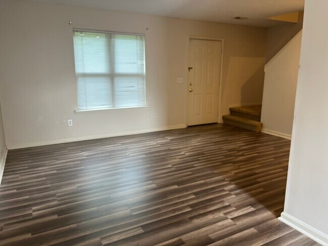 Building Photo - 409 S Beech St