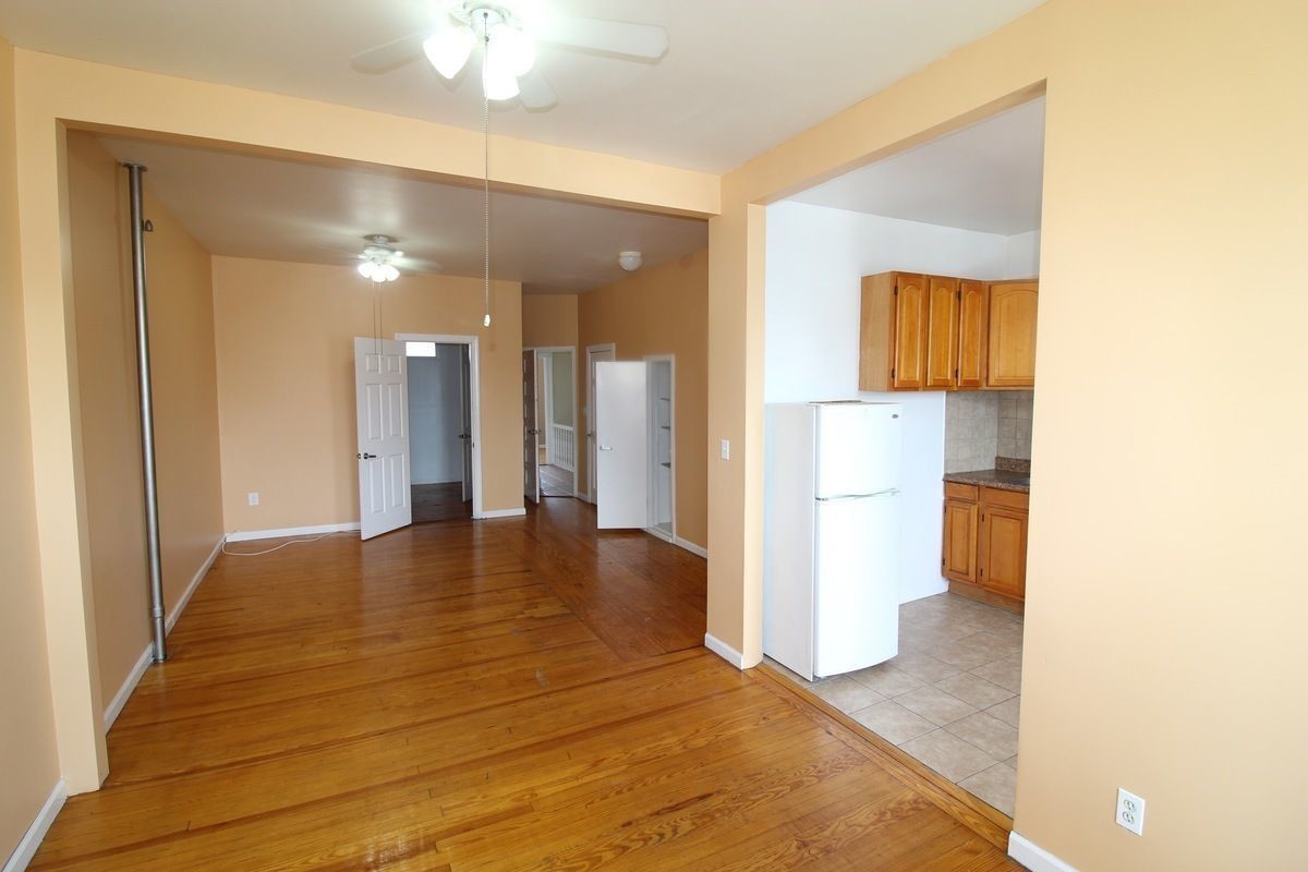 Primary Photo - 1305 Bay Ridge Ave