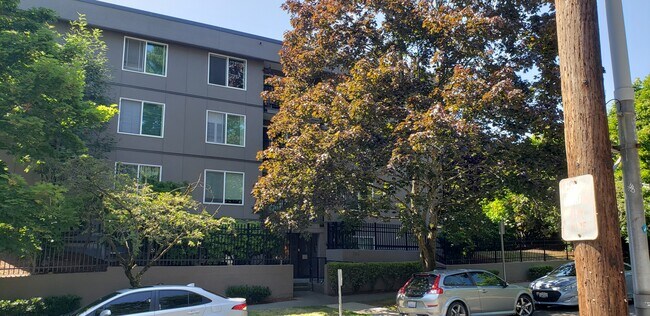 Building Photo - 701 17th Ave