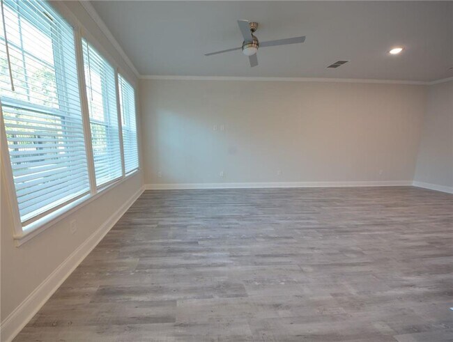 Foto del edificio - 5096 Insperon Ln