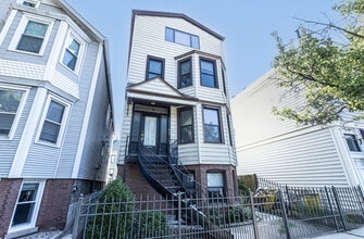 Building Photo - 2837 N Southport Ave