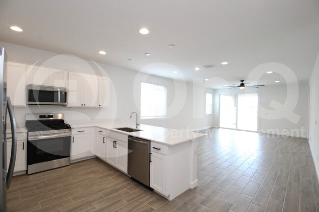 Building Photo - 23097 E Saddle Way