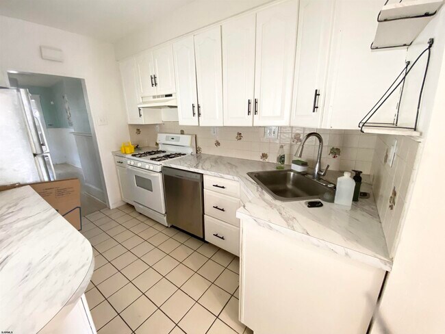 Foto del edificio - 5707 Monmouth Ave