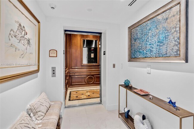 Building Photo - 781 Crandon Blvd