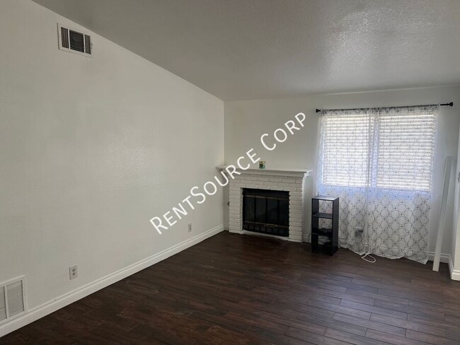 Building Photo - 3 Bedroom Single Story Home For Rent in La...