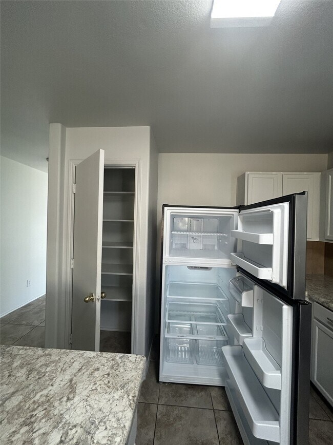 Foto del edificio - 18702 Desert Marigold Dr