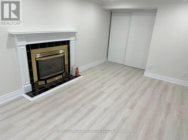 Building Photo - 17 Leeward Dr