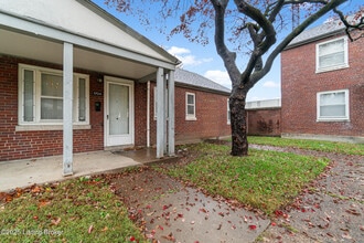 Building Photo - 1704 De Soto Terrace