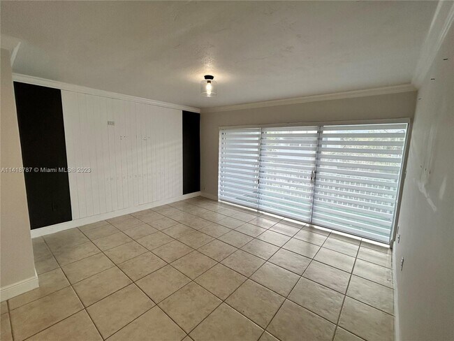 Foto del edificio - 9371 Fontainebleau Blvd