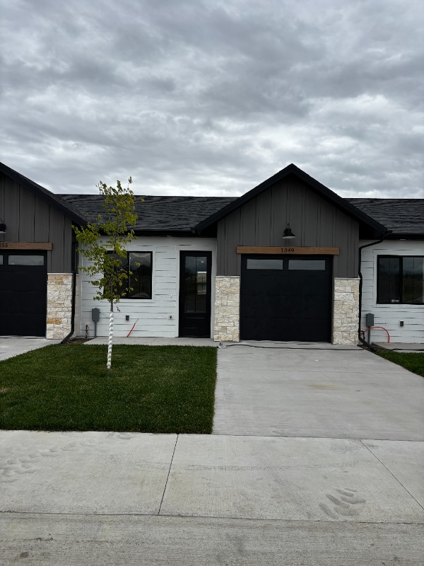 Building Photo - 1345 Duncan Dr