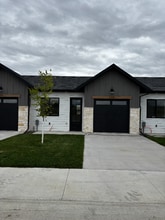 Building Photo - 1345 Duncan Dr