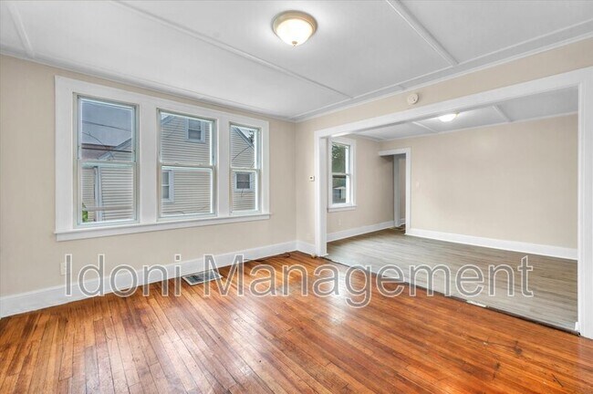 Building Photo - 128 Sisson Street