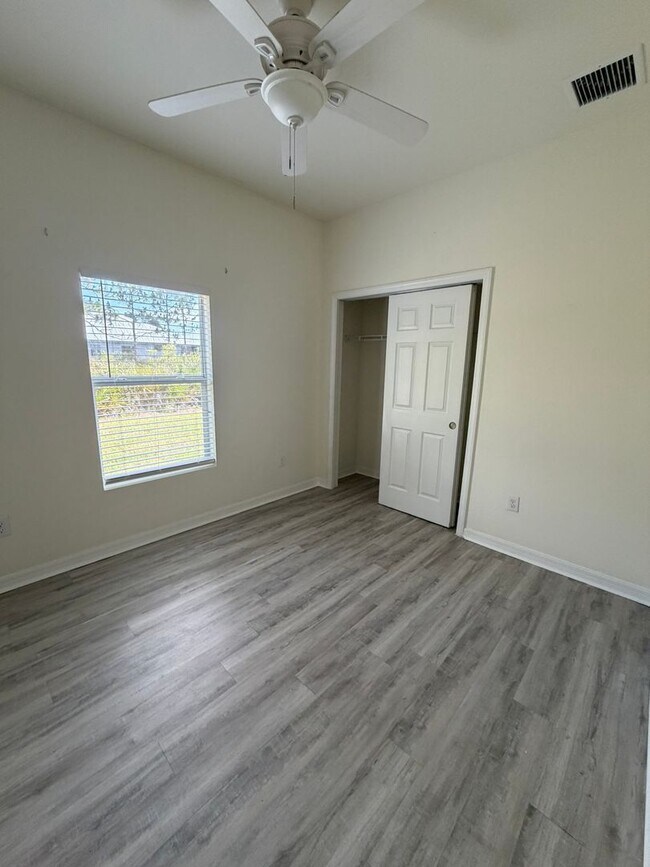 Building Photo - 1060 San Cristobal Ave