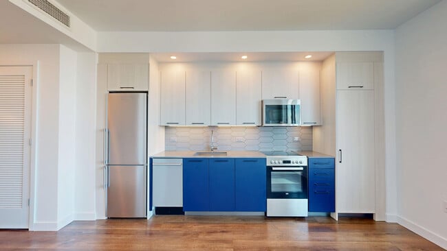 Interior Photo - Broadridge