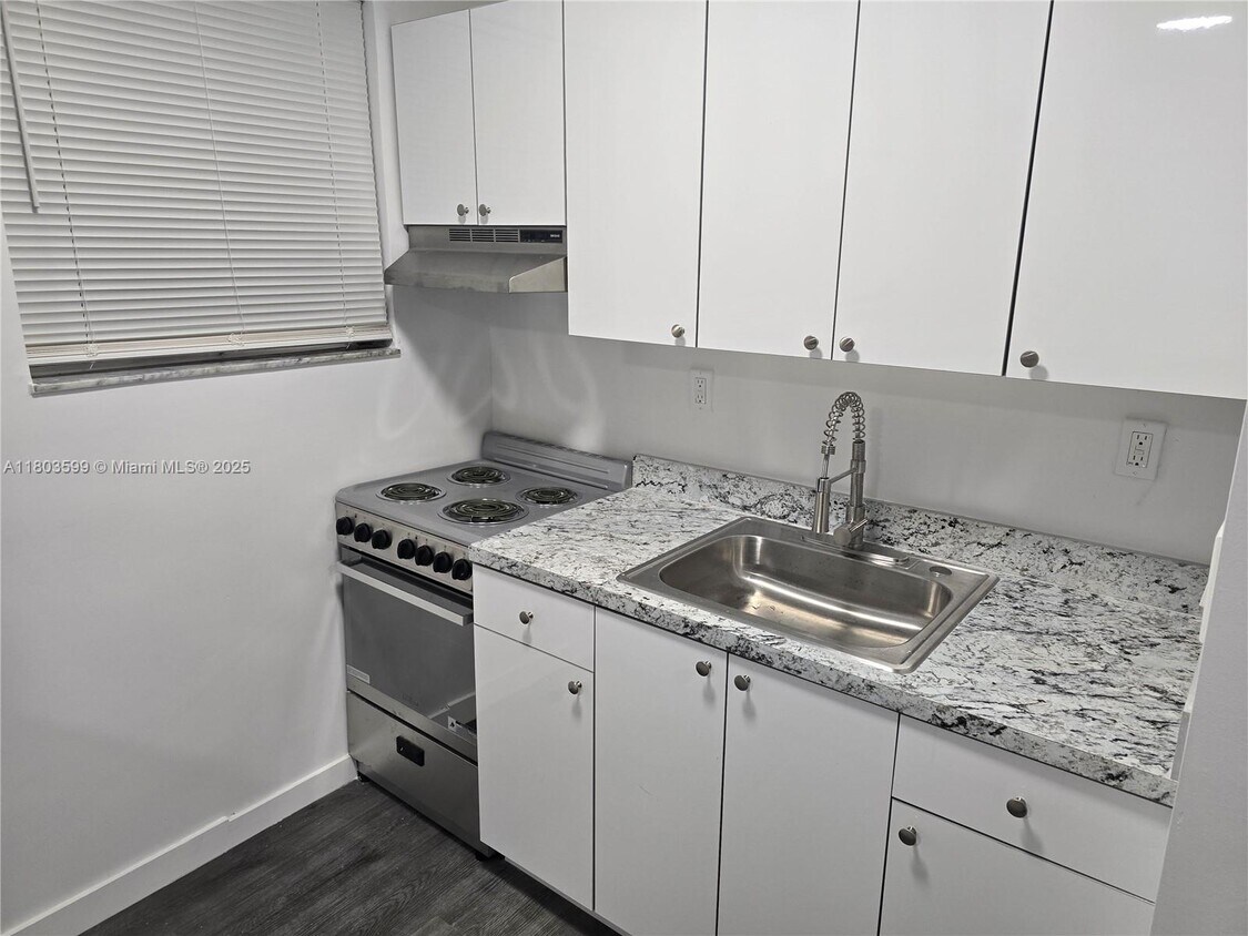 Foto del edificio - 2416 Sherman St