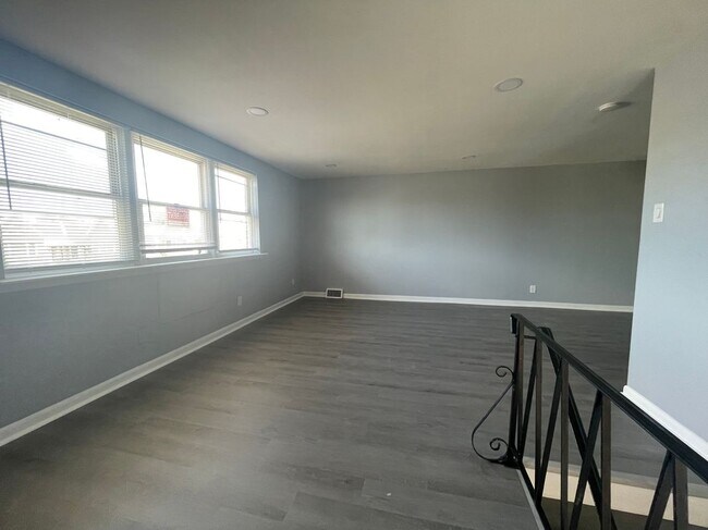 Building Photo - 2331 Hoffnagle St