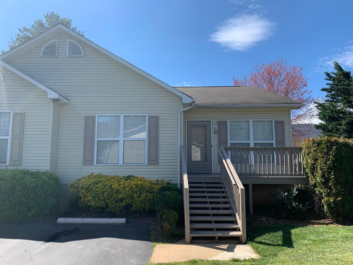 55 Cypress Villa Ln, Waynesville, NC 28786 Townhome Rentals in