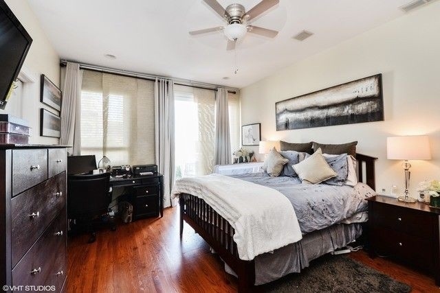 Building Photo - 2250 W Chicago Ave